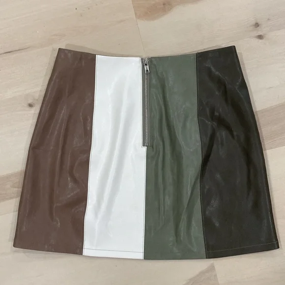 Faux Leather LeLis Skirt - Picture 4 of 5